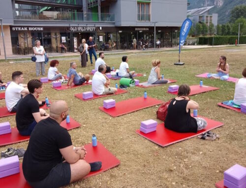 Una lezione di yoga con l’associazione ANFFAS